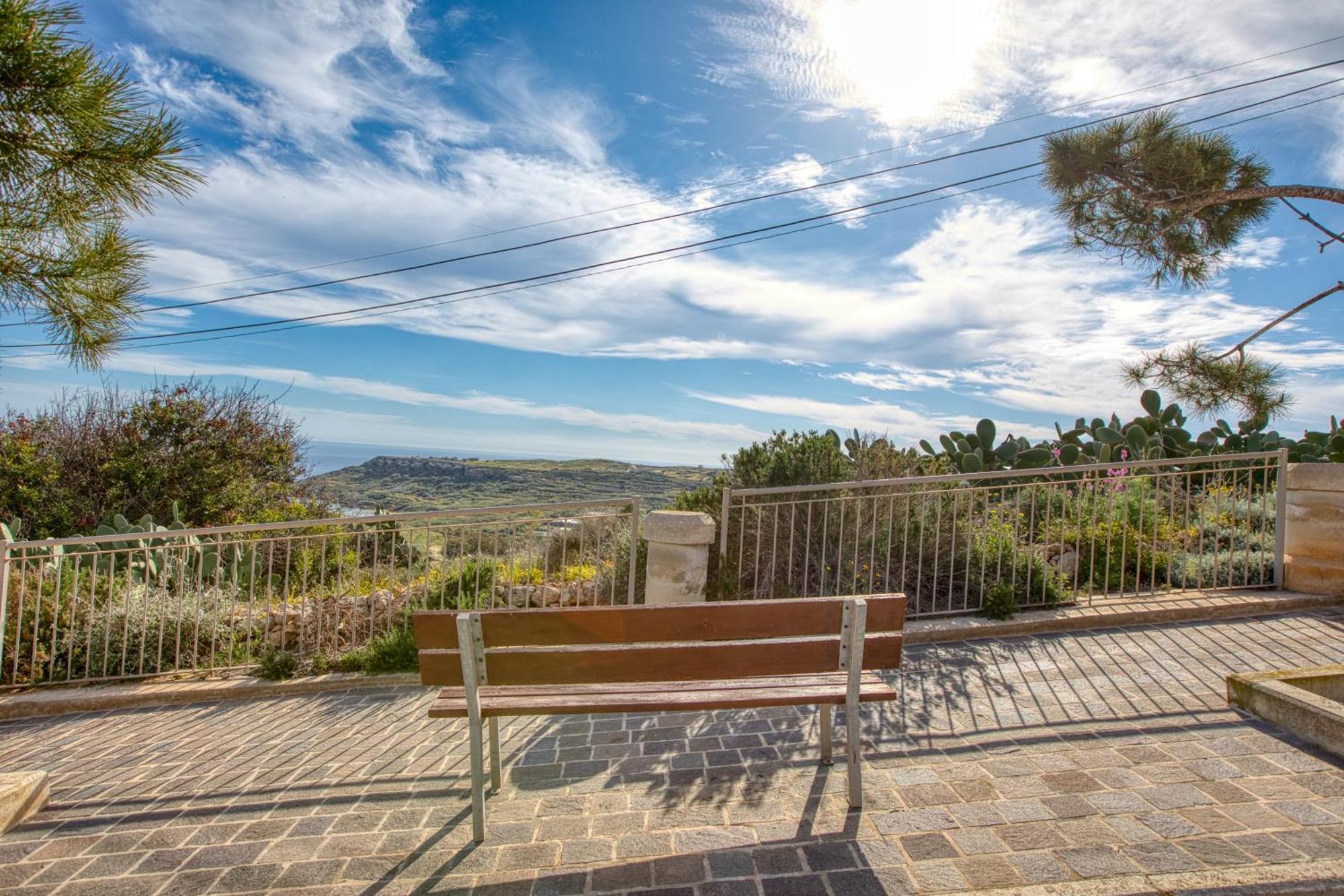 Spacious, Bright, Valley & Sea View Maisonette Xagħra Екстериор снимка