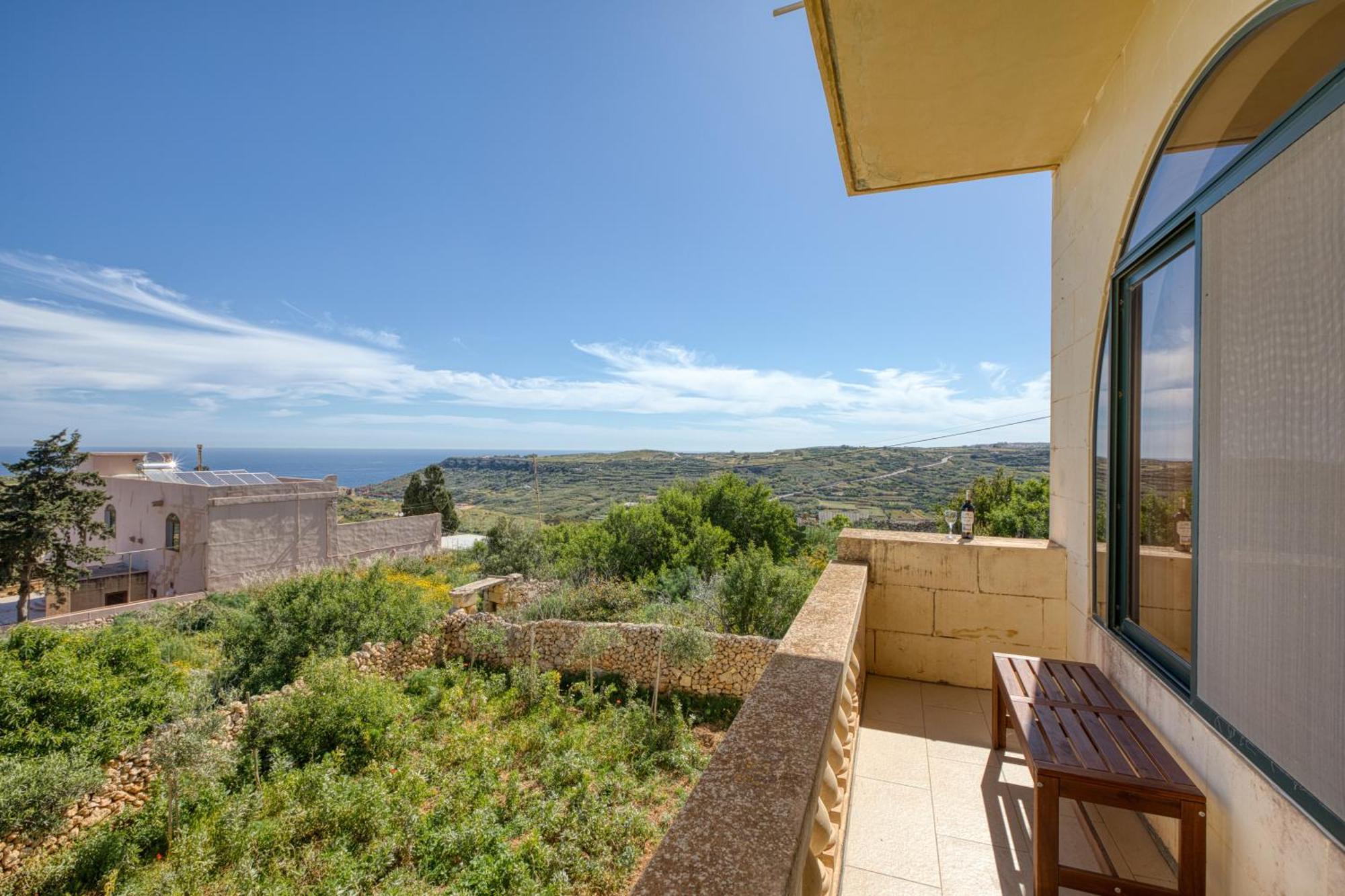 Spacious, Bright, Valley & Sea View Maisonette Xagħra Екстериор снимка