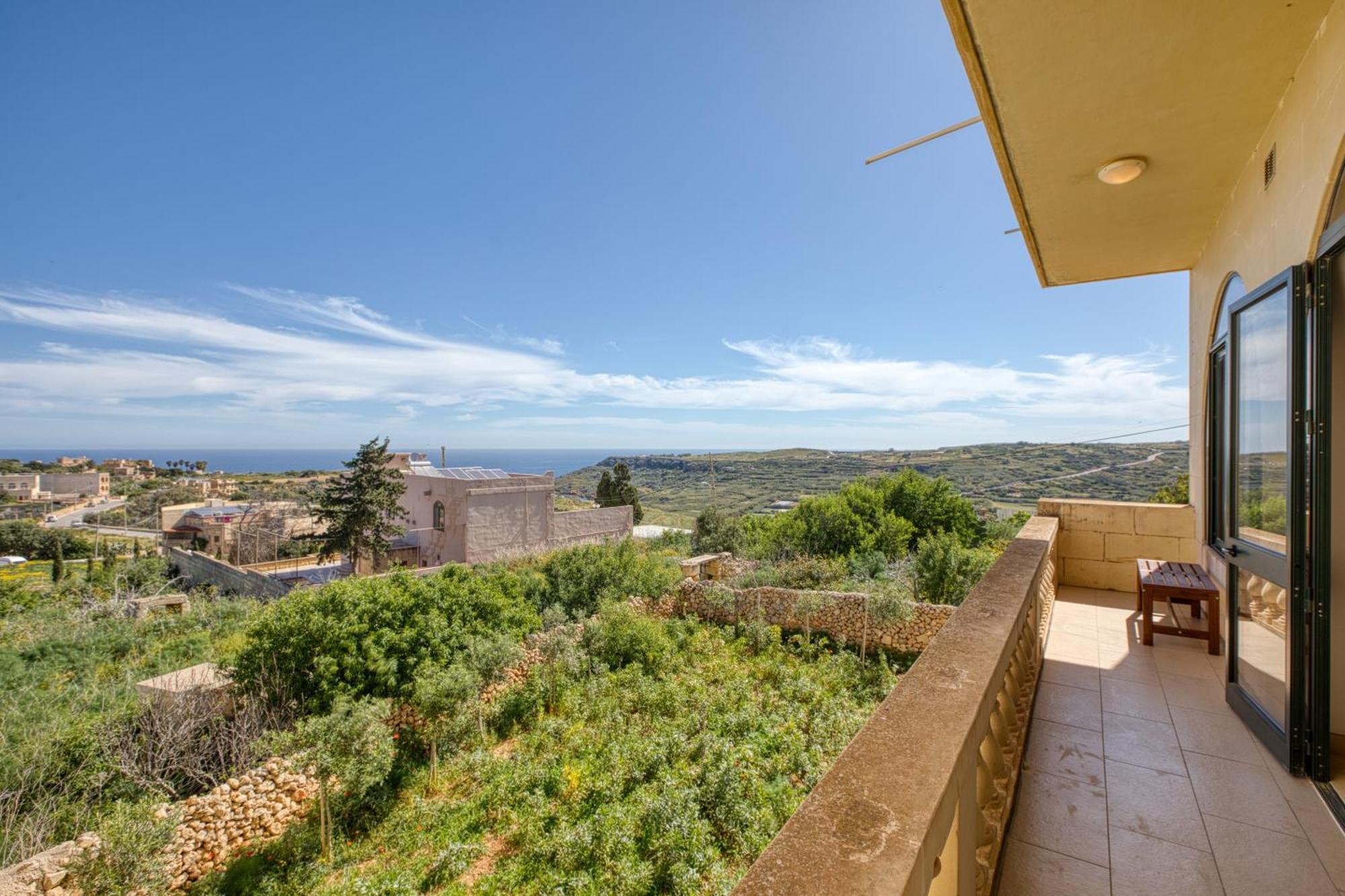 Spacious, Bright, Valley & Sea View Maisonette Xagħra Екстериор снимка