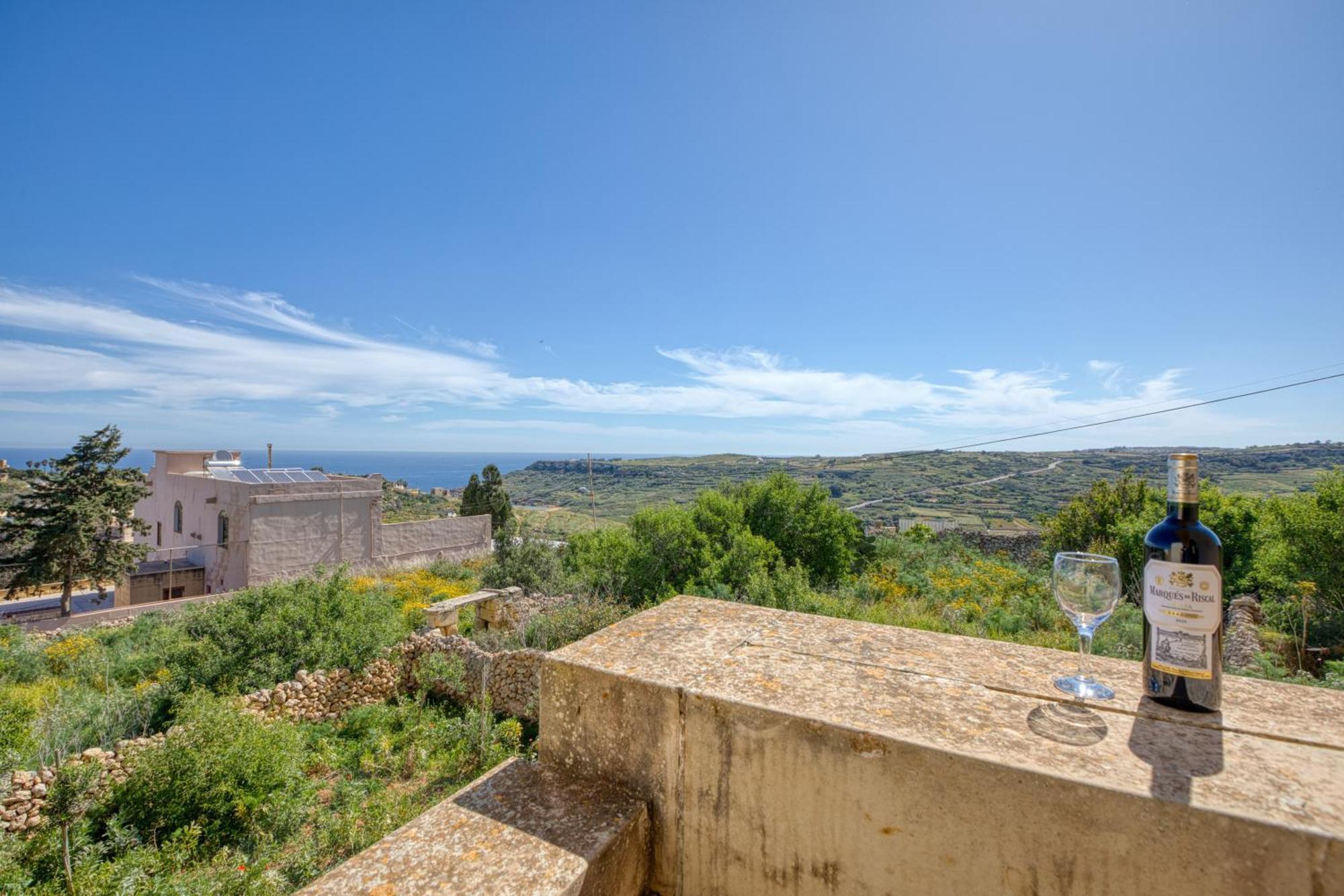 Spacious, Bright, Valley & Sea View Maisonette Xagħra Екстериор снимка