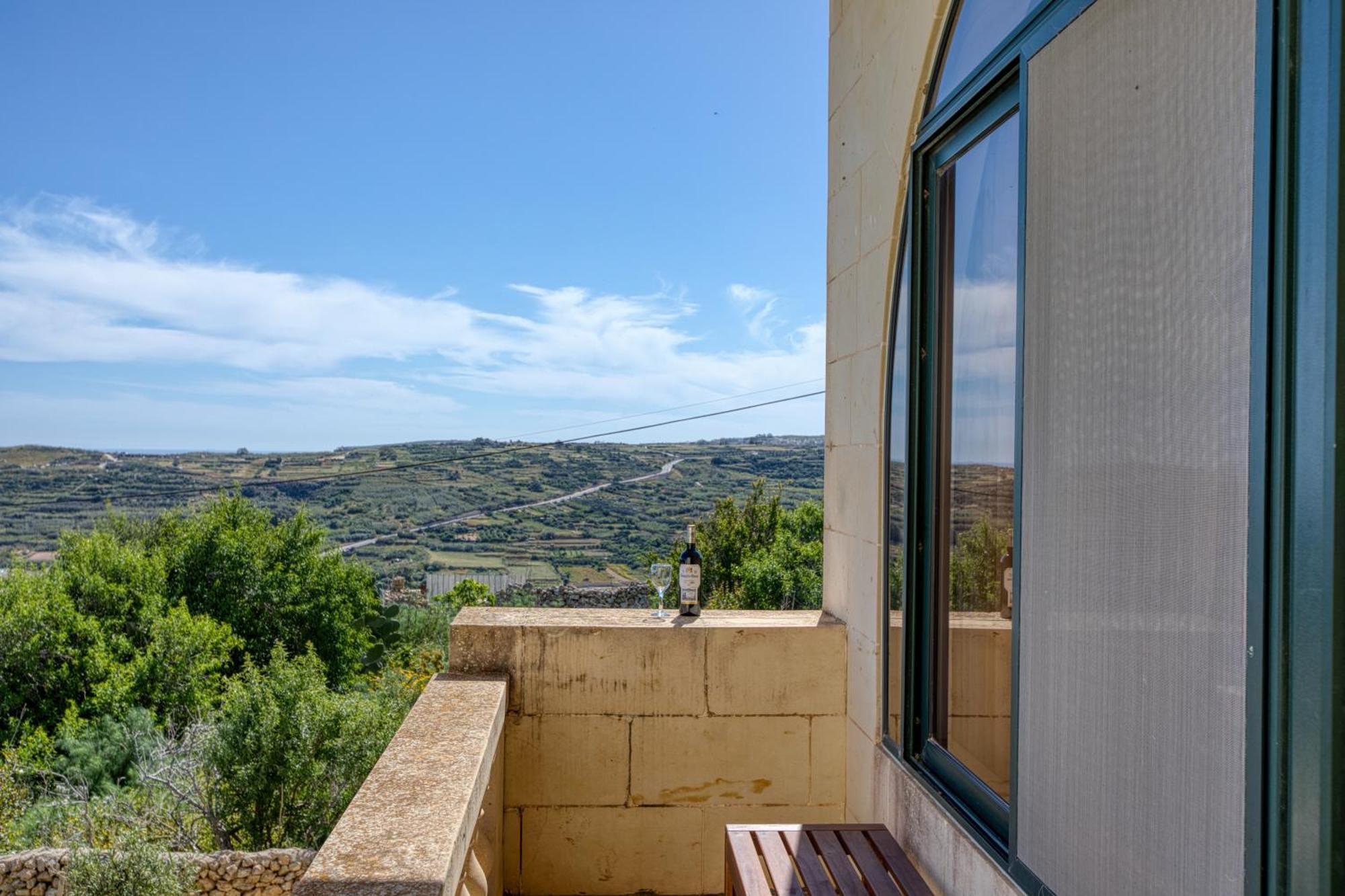 Spacious, Bright, Valley & Sea View Maisonette Xagħra Екстериор снимка